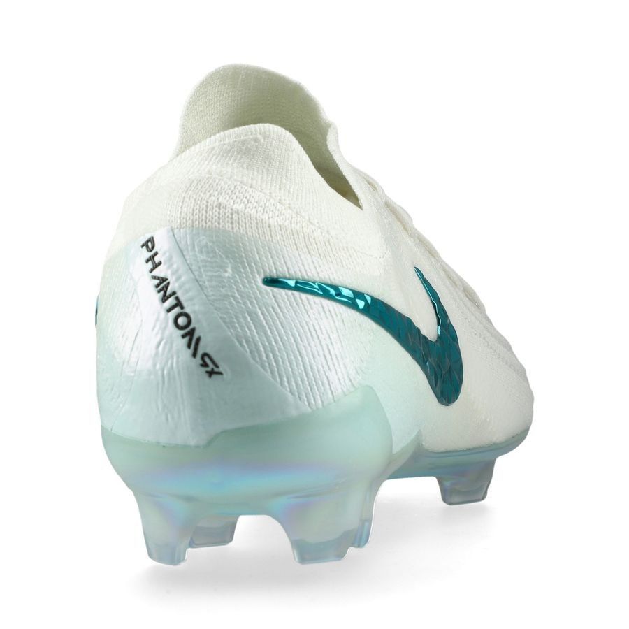 Phantom GX2 Elite FG Chromatic Pack