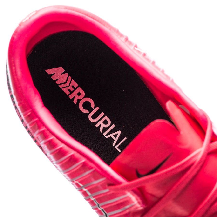 Mercurial Vapor 11 FG 2016 Motion Blur Pink