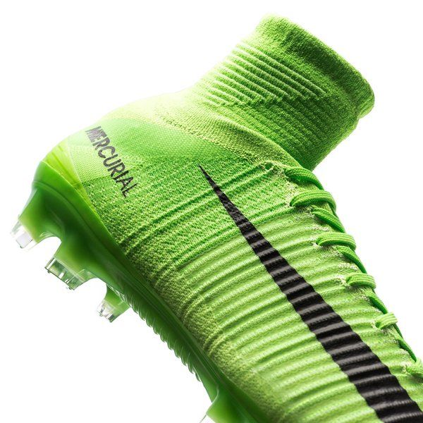 Mercurial Superfly 5 V FG Radiation Flare 2017